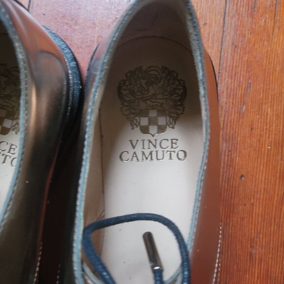 Vince Camuto Gold Oxford, sz 6M - Picture 9 of 9
